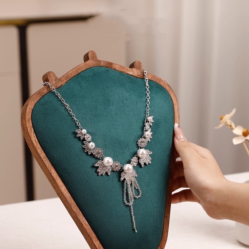 Holz-Halskettenständer mit wei – Body Jewelry Store Bewertung und Preis